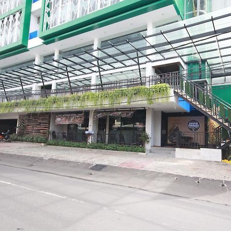 Harvia Suites Kebon Jeruk Джакарта Экстерьер фото
