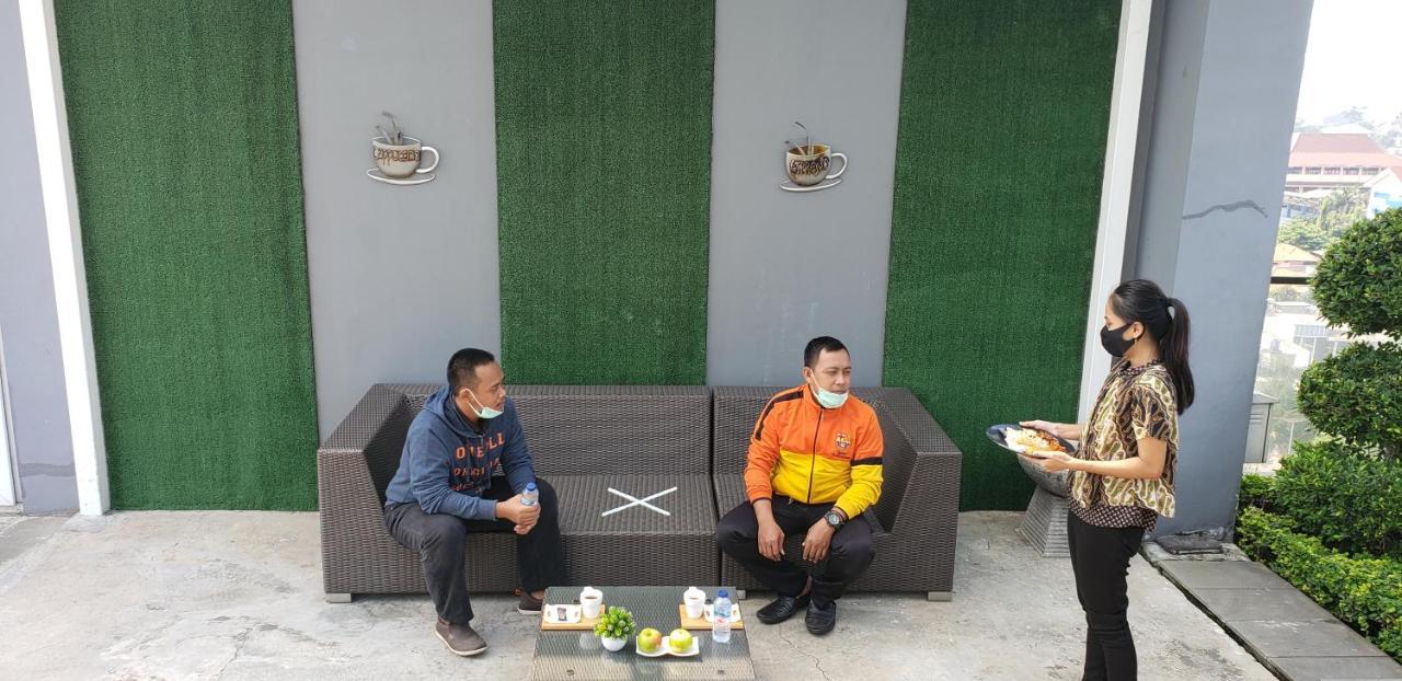 Harvia Suites Kebon Jeruk Джакарта Экстерьер фото