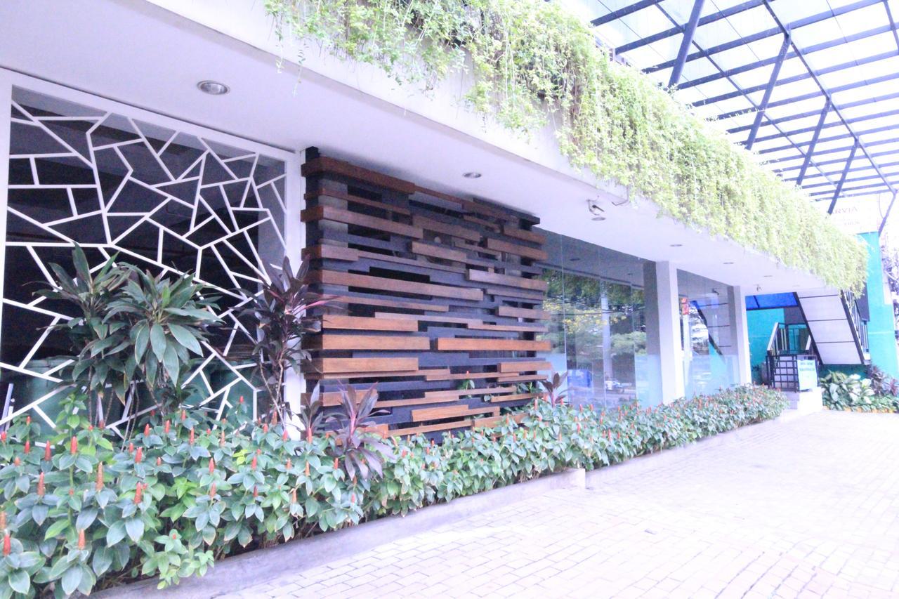 Harvia Suites Kebon Jeruk Джакарта Экстерьер фото
