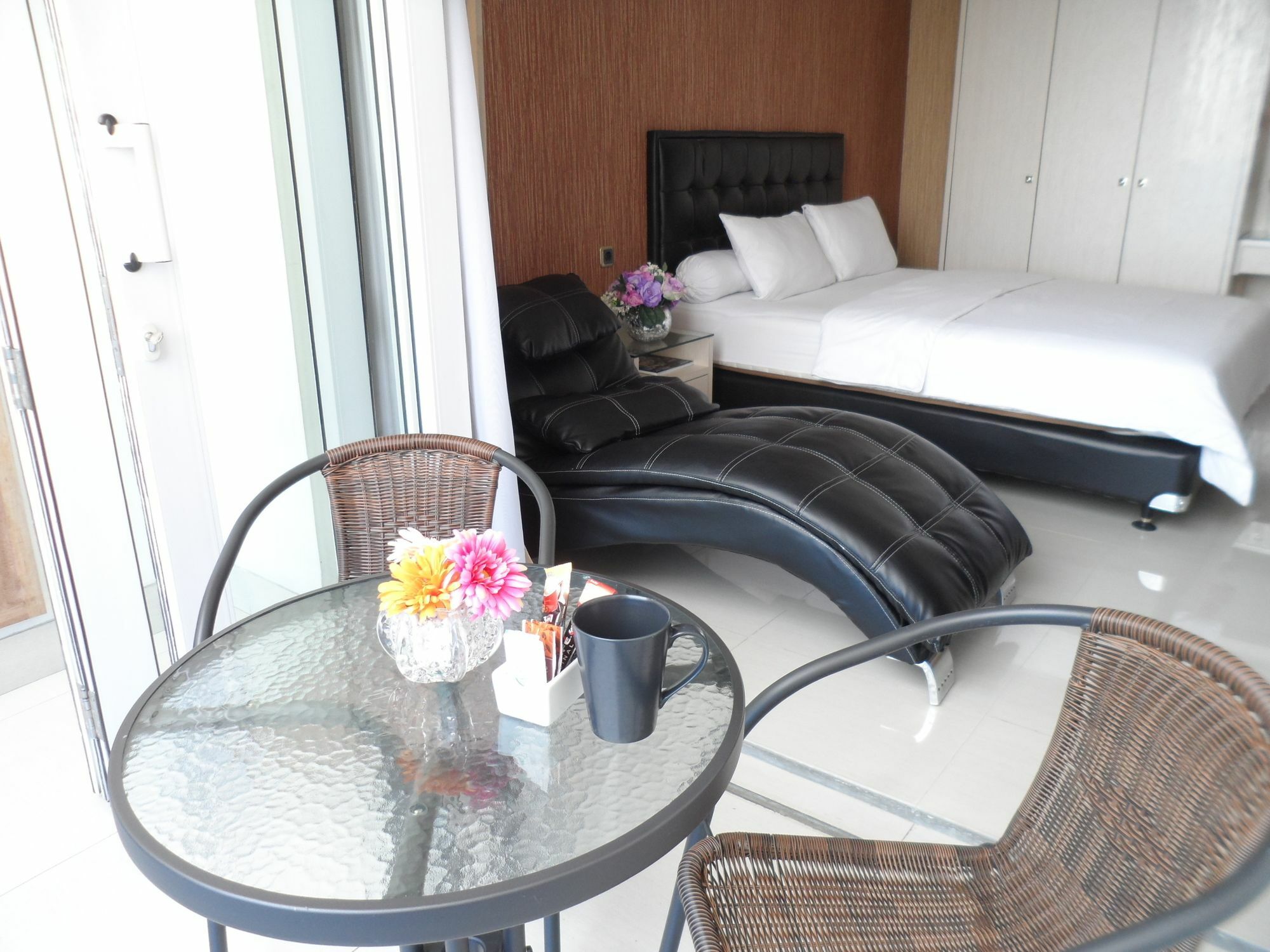 Harvia Suites Kebon Jeruk Джакарта Экстерьер фото