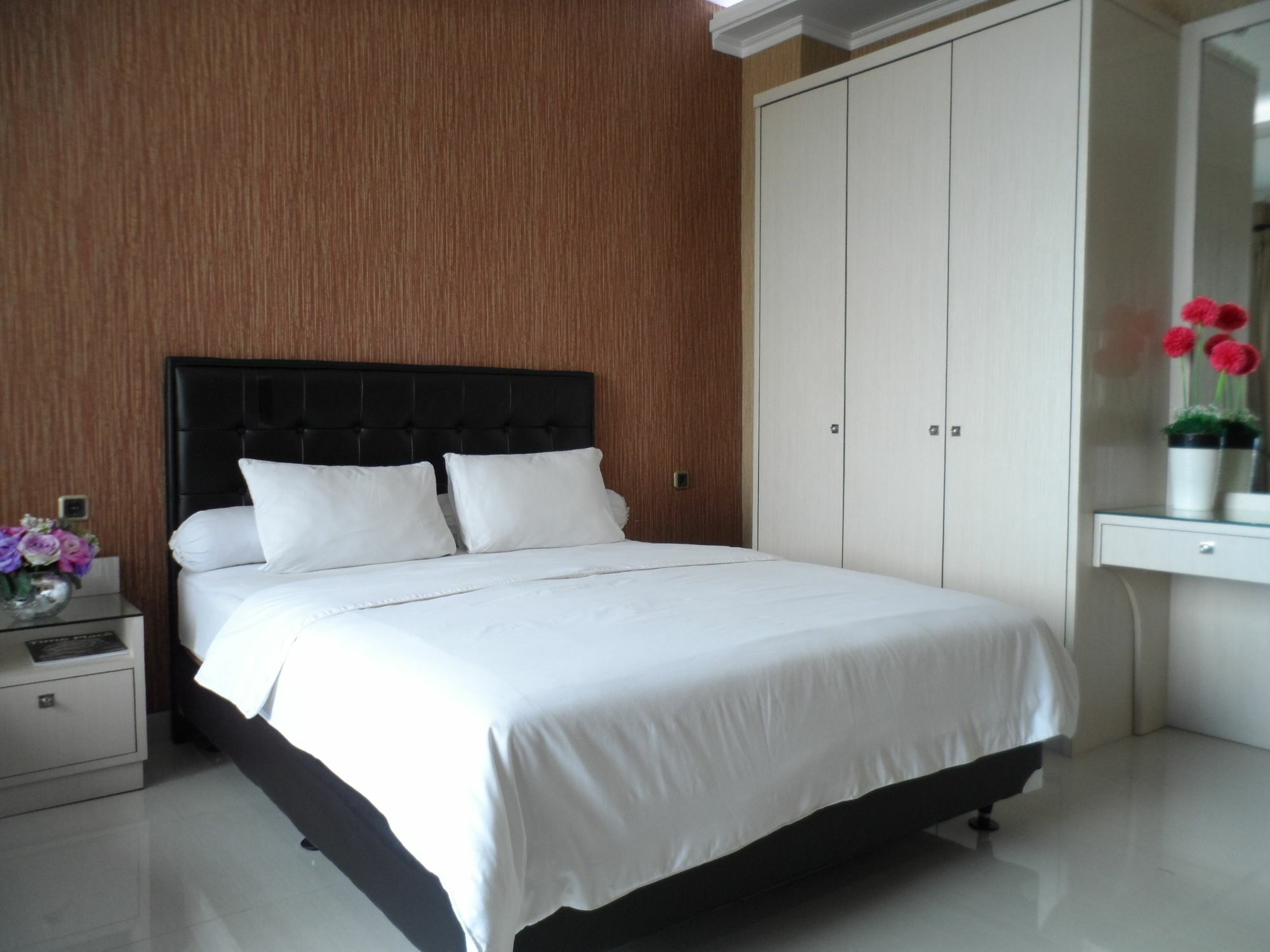 Harvia Suites Kebon Jeruk Джакарта Экстерьер фото